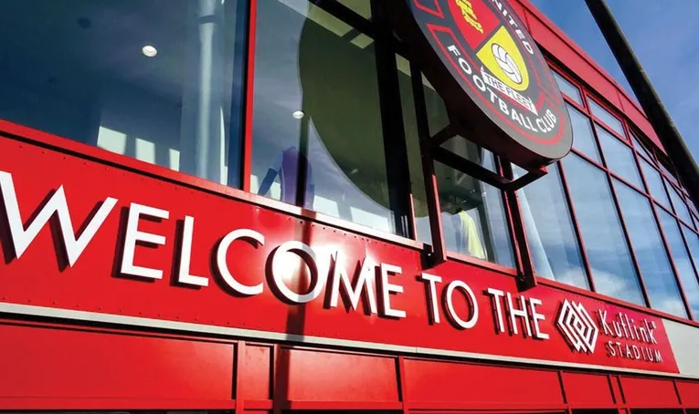 Biển hiệu chính của sân vận động Stonebridge Road, nơi diễn ra các trận đấu của Ebbsfleet United