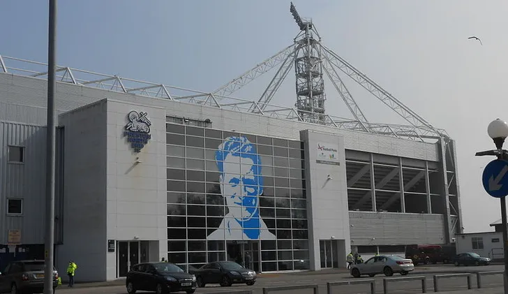 Cận cảnh lối vào sân Deepdale, nơi đón tiếp hàng ngàn người hâm mộ Preston North End