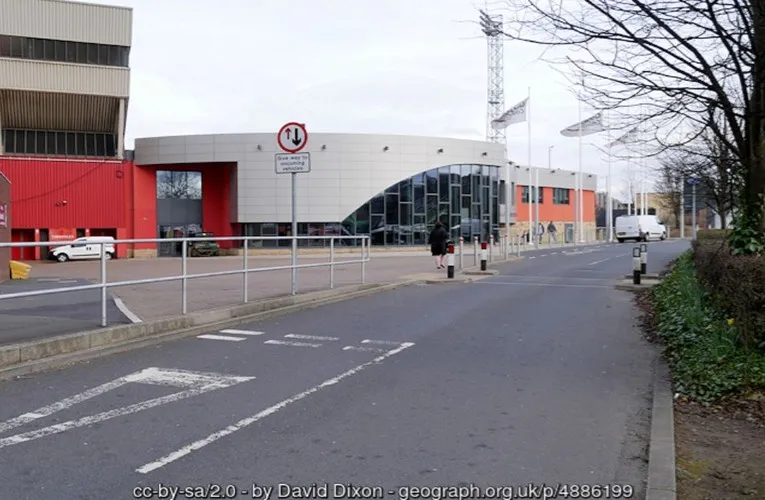 Cổng vào chính của Gateshead International Stadium, nơi chào đón người hâm mộ Gateshead FC