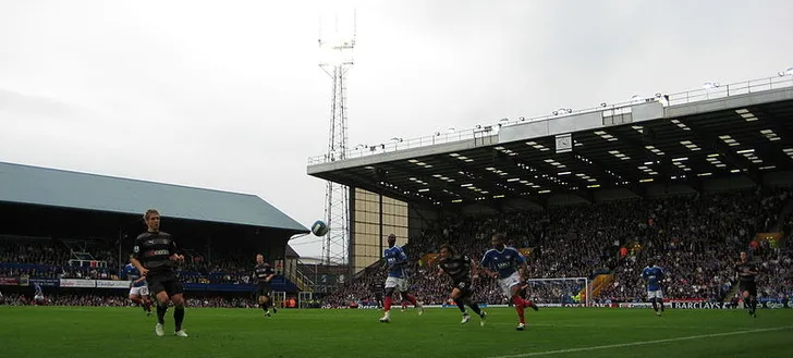 Fratton Park trong những ngày đầu, kiến trúc lịch sử được thiết kế bởi Archibald Leitch
