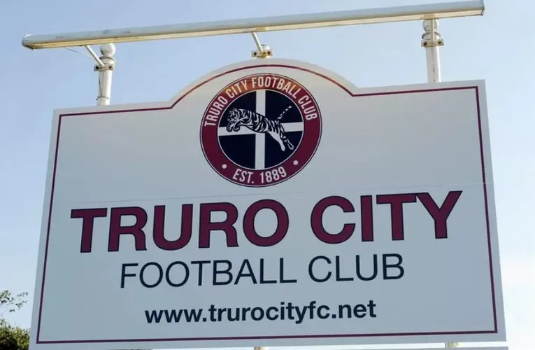 Huy hiệu và lịch sử phát triển của câu lạc bộ Truro City FC