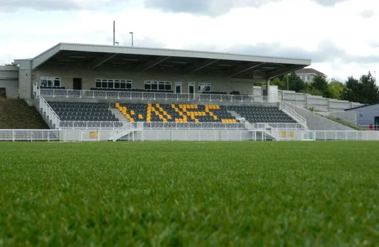 Khán đài chính Main Stand tại Sân vận động Gallagher của Maidstone United