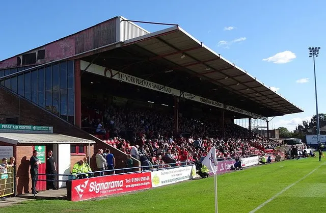 Khán đài chính The Main Stand tại sân Bootham Crescent