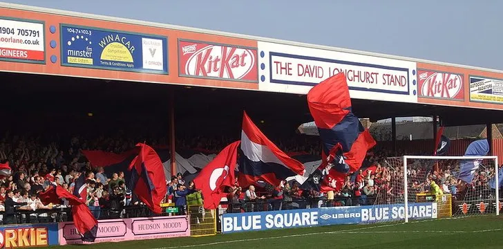 Khán đài David Longhurst Stand tại Bootham Crescent, nơi cổ động viên cuồng nhiệt