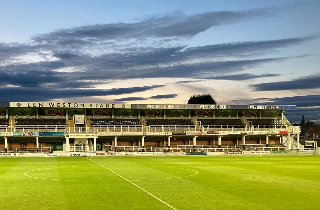 Khán đài Len Weston Stand sân Edgar Street, kết hợp ghế ngồi và khu đứng