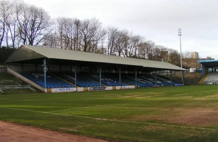 Khán đài Skircoat West Stand, phần lâu đời nhất của The Shay Stadium, nay là khu vực toàn ghế ngồi.