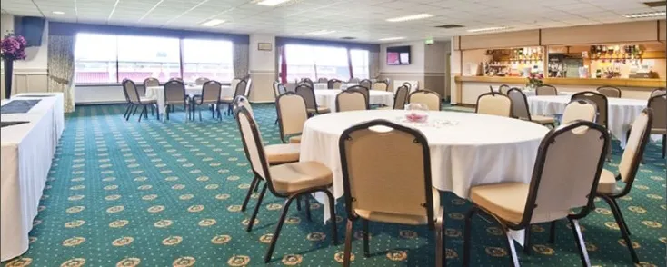 Khu vực khách sạn VIP và dịch vụ cao cấp tại sân vận động Poundland Bescot