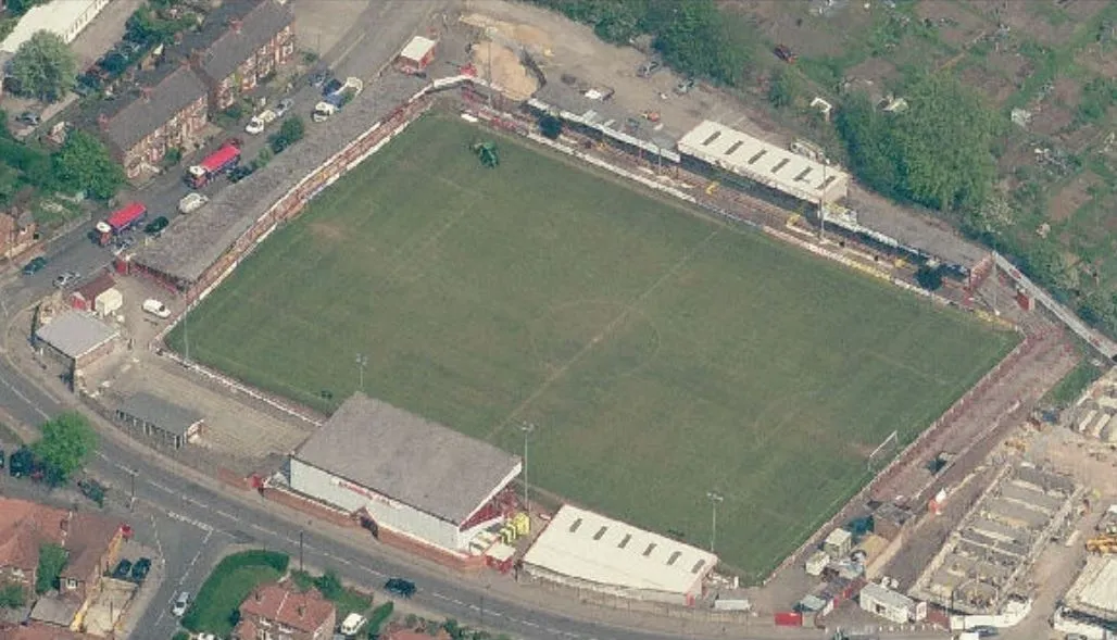 Lịch sử phát triển sân J Davidson Stadium, từ những ngày đầu Moss Lane đón Altrincham FC