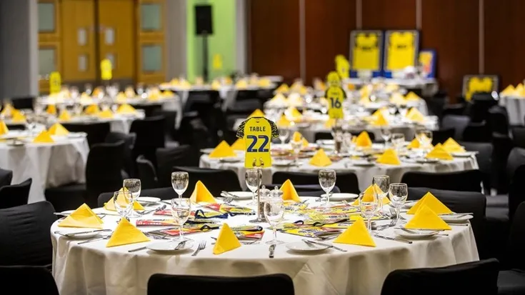Phòng khách VIP và dịch vụ hospitality đẳng cấp tại sân Kassam của Oxford United