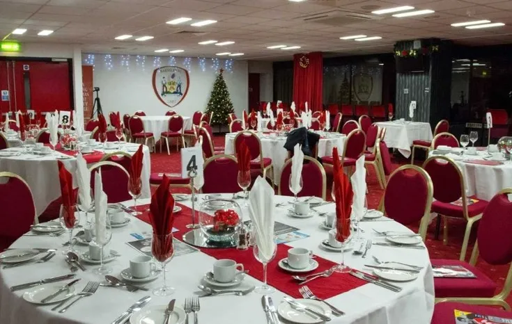 Phòng tiếp khách VIP tại Oakwell Stadium, thể hiện sự sang trọng và tiện nghi