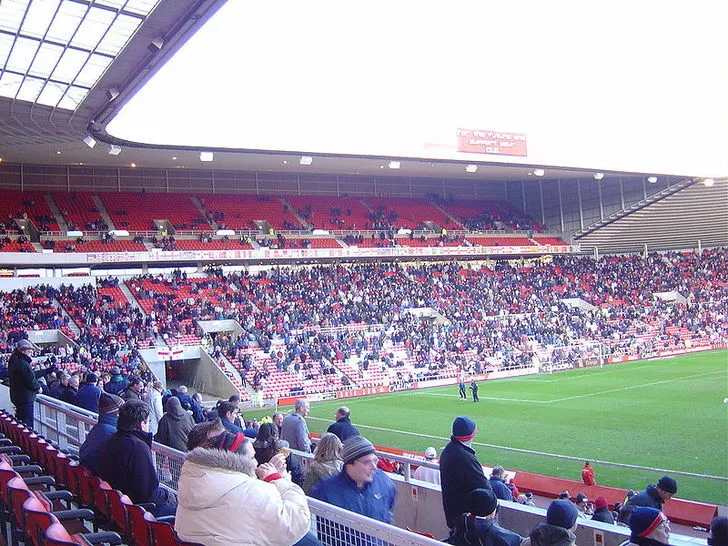 Quang cảnh sân cỏ nhìn từ khán đài trên cao tại The Stadium of Light