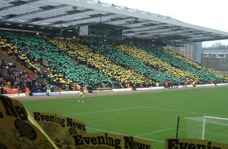 Sân Carrow Road vào ngày thi đấu