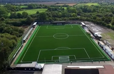 Sân vận động Dales Lane của Rushall Olympic FC, nơi diễn ra các trận đấu đầy kịch tính tại giải bóng đá Anh hạng dưới