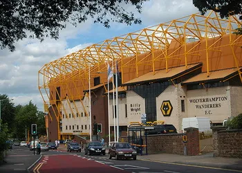 Sân vận động Molineux, mái nhà lịch sử của Wolverhampton Wanderers