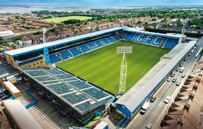 Sơ đồ tổng quan trên cao Sân vận động Priestfield, sân nhà của Gillingham FC, trước khi đi sâu vào lịch sử và cấu trúc.
