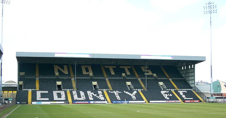 The Kop Stand, một khán đài mang tính biểu tượng tại sân Meadow Lane
