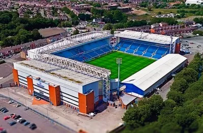 Toàn cảnh sân Ewood Park từ trên cao, sân nhà lịch sử của Blackburn Rovers