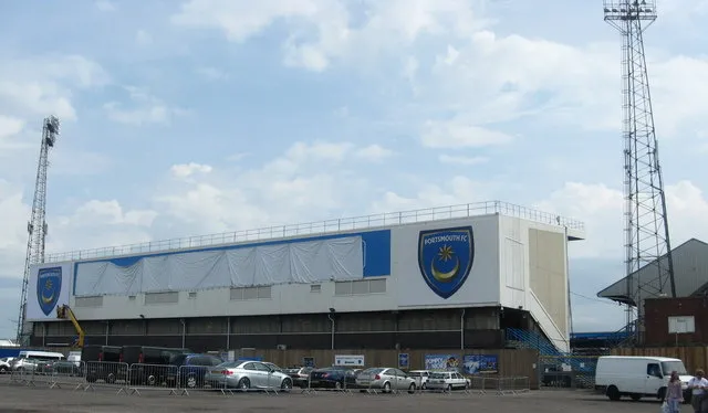 Toàn cảnh sân vận động Fratton Park từ trên cao, kiến trúc cổ kính gắn liền với Portsmouth FC