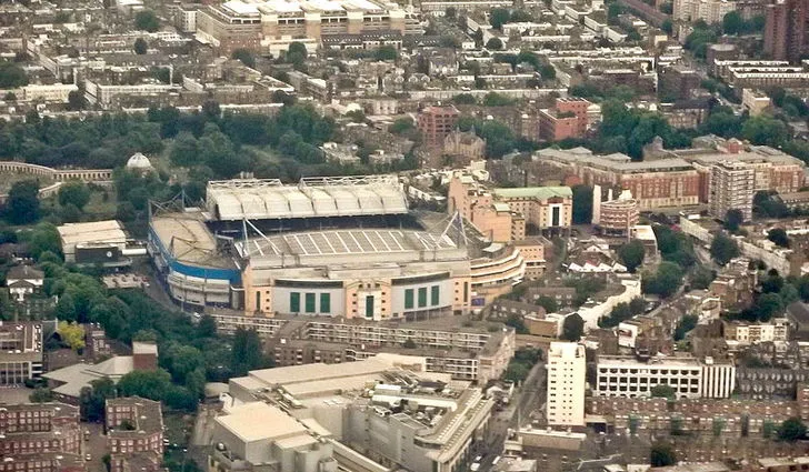 Toàn cảnh Stamford Bridge từ trên cao, nhìn rõ cấu trúc sân vận động